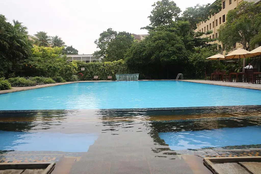 Ramada Colombo Hotel