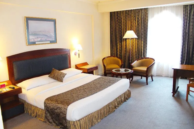 Ramada Colombo Hotel 5*,